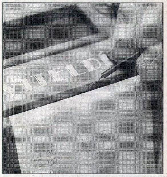 A RASE93 taxaméterek manipulálhatóságáról szóló korabeli cikk illusztrációja.