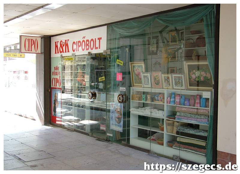 A telefonfülkékben lévő üzletek 2004-ben